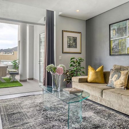 Backup-Powered Classic Luxury Apartment เคปทาวน์ ภายนอก รูปภาพ