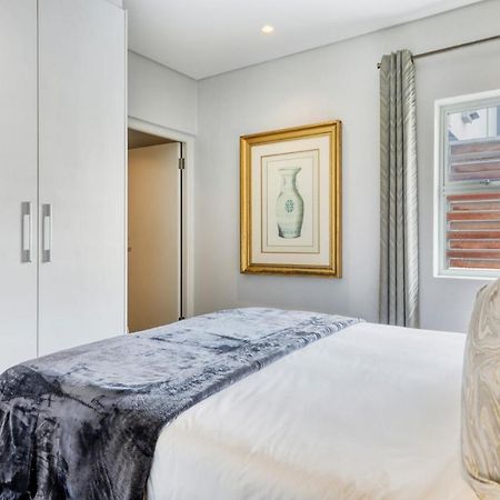Backup-Powered Classic Luxury Apartment เคปทาวน์ ภายนอก รูปภาพ