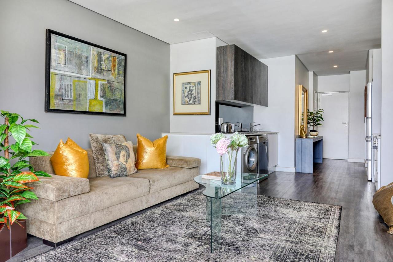 Backup-Powered Classic Luxury Apartment เคปทาวน์ ภายนอก รูปภาพ