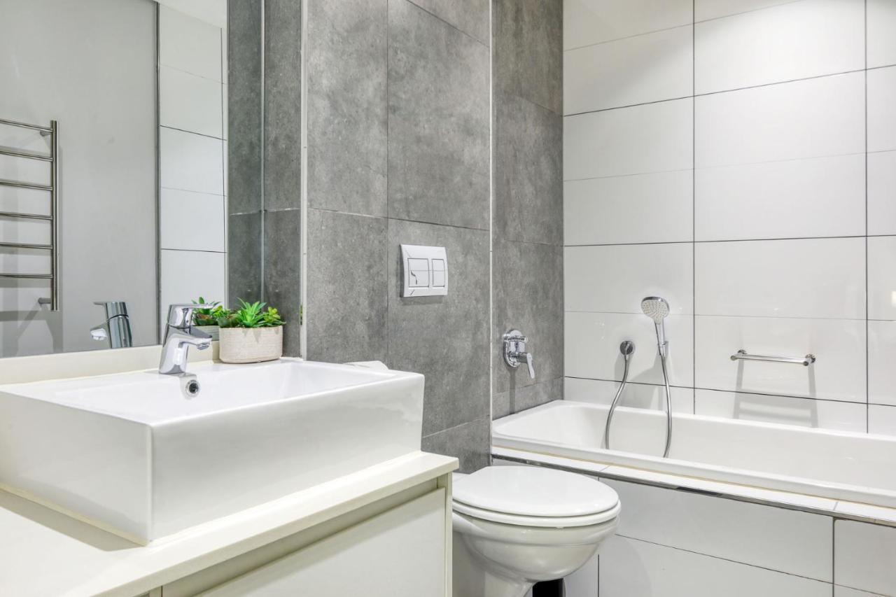 Backup-Powered Classic Luxury Apartment เคปทาวน์ ภายนอก รูปภาพ