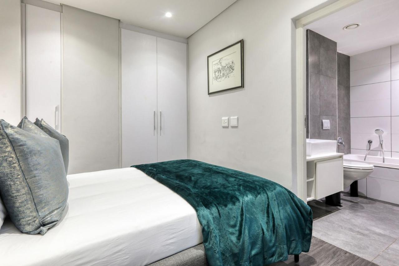 Backup-Powered Classic Luxury Apartment เคปทาวน์ ภายนอก รูปภาพ