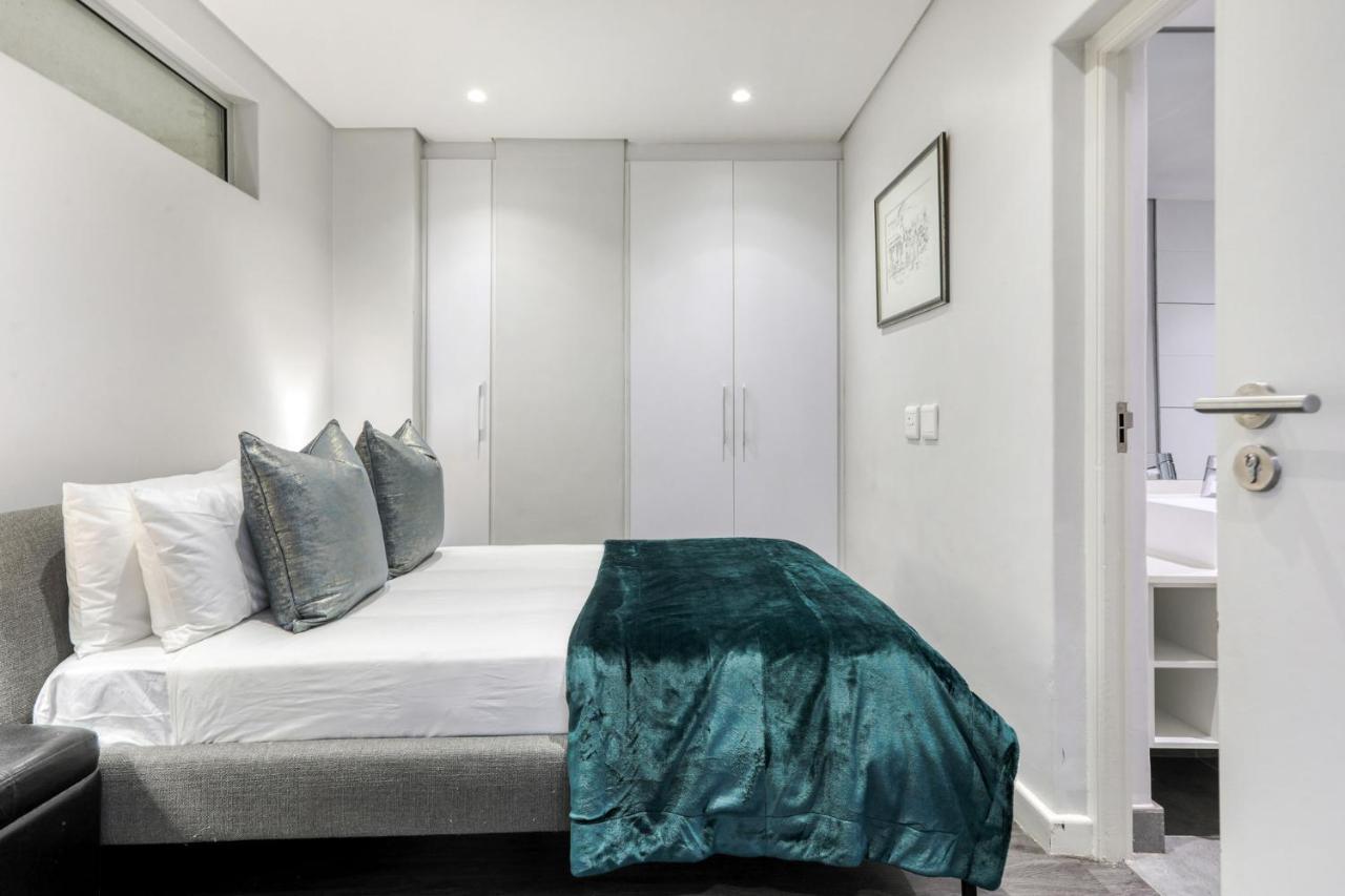 Backup-Powered Classic Luxury Apartment เคปทาวน์ ภายนอก รูปภาพ