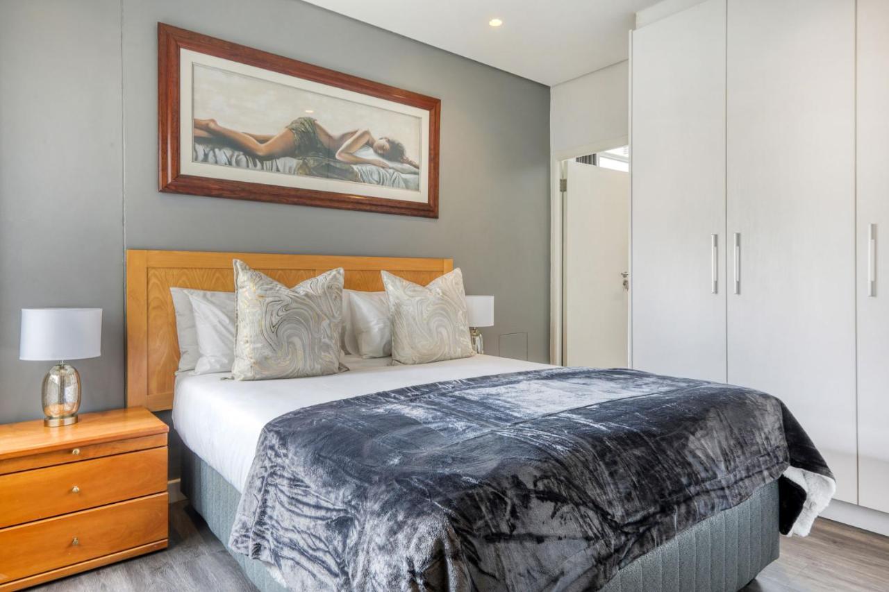 Backup-Powered Classic Luxury Apartment เคปทาวน์ ภายนอก รูปภาพ