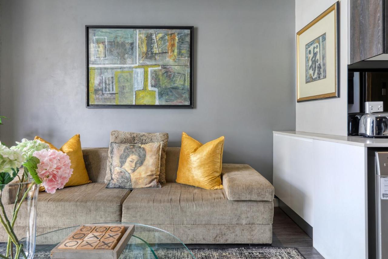 Backup-Powered Classic Luxury Apartment เคปทาวน์ ภายนอก รูปภาพ
